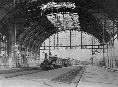 Charleroi-Sud - Z34731 - GCB série 138-147 - Charleroi-Sud vers 1870.jpg